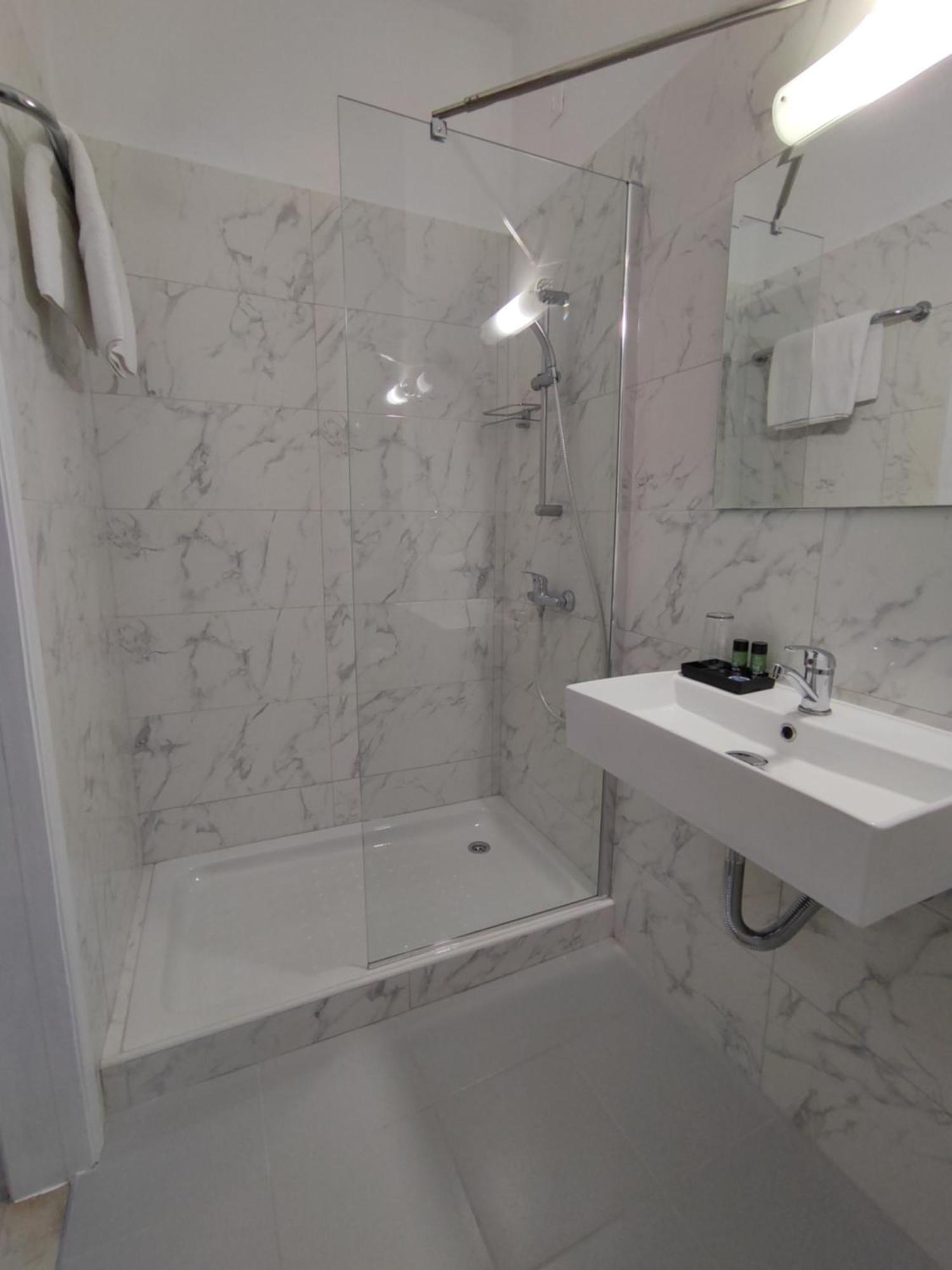 Tina Hotel ذيسْخا المظهر الخارجي الصورة